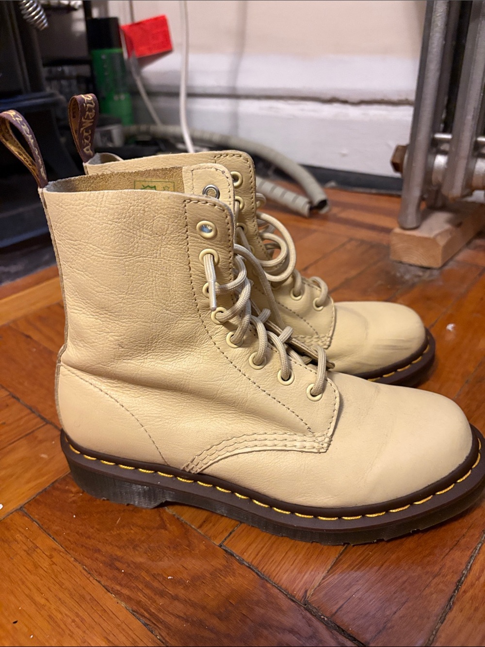 Pale yellow Dr. Martens - Picture 4 of 7